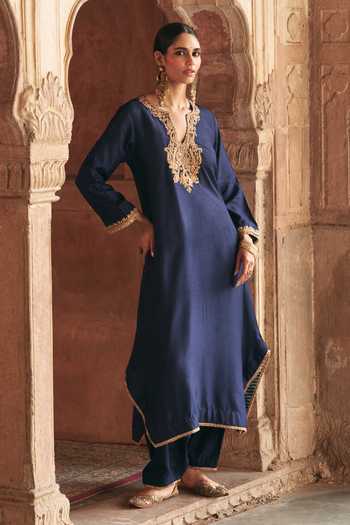 Buy Sheetal Batra Blue Silk Split V-neck, Yes Amaya Long Kurta With Salwar Online at Aza Fashions Buy_Sheetal Batra_Blue Silk Split V-neck, Yes Amaya Long Kurta With Salwar _Online_at_Aza_Fashions