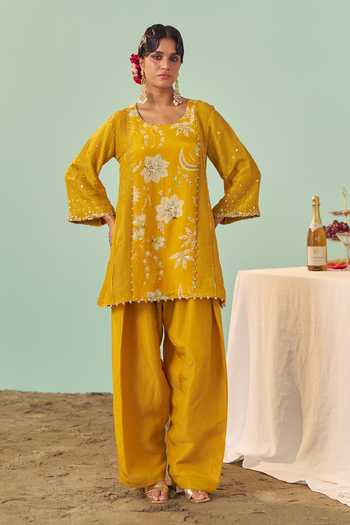 Buy Chrkha Yellow Tissue Round Neck Printed Kurta Set Online at Aza Fashions Buy_Chrkha_Yellow Tissue Round Neck Printed Kurta Set _Online_at_Aza_Fashions