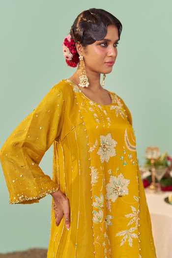 Chrkha Yellow Tissue Round Neck Printed Kurta Set at Aza Fashions Chrkha_Yellow Tissue Round Neck Printed Kurta Set _at_Aza_Fashions