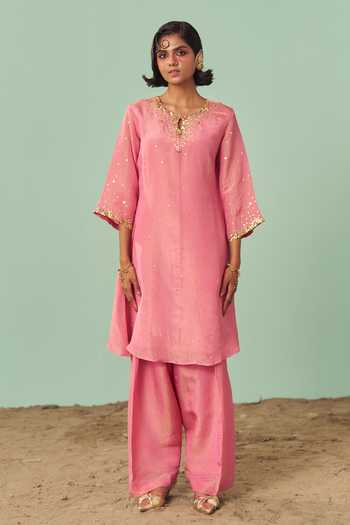 Buy_Chrkha_Pink Silk, Tissue Keyhole Neck, Yes Embroidered Kurta Set 