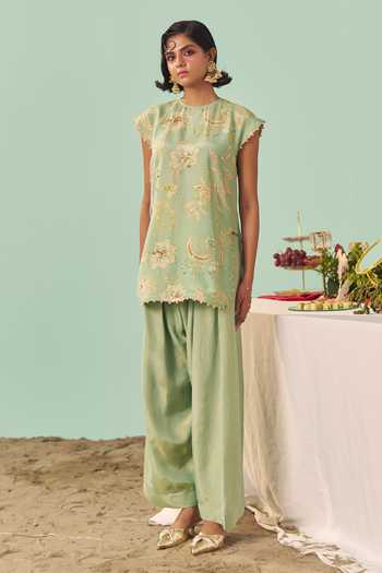 Chrkha Embroidered Kurta & Pant Set
