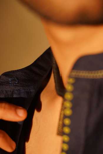 Buy The Culture Blue Silk, Tussar Sanidhyam Bandhani Pattern Kurta Online at Aza Fashions Buy_The Culture_Blue Silk, Tussar Sanidhyam Bandhani Pattern Kurta _Online_at_Aza_Fashions