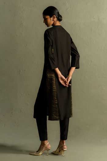 Charkhee Stripe Pattern Kurta Set 