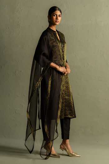 Buy_Charkhee_Black Chanderi, Tissue, Cotton, Organza Mandarin Collar Stripe Pattern Kurta Set _Online_at_Aza_Fashions