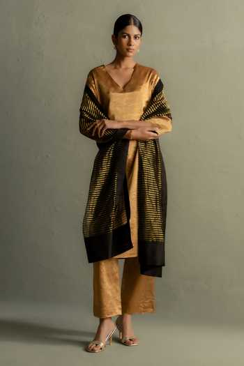 Shop_Charkhee_Gold Tissue, Chanderi V-neck Kurta Set 