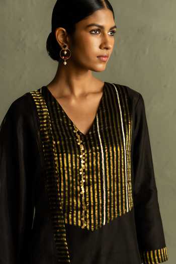 Buy_Charkhee_Black Chanderi, Tissue, Cotton V-neck, Yes Woven Kurta Set _Online_at_Aza_Fashions