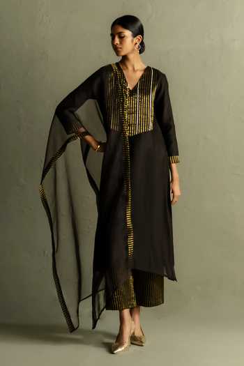 Buy_Charkhee_Black Chanderi, Tissue, Cotton V-neck, Yes Woven Kurta Set 