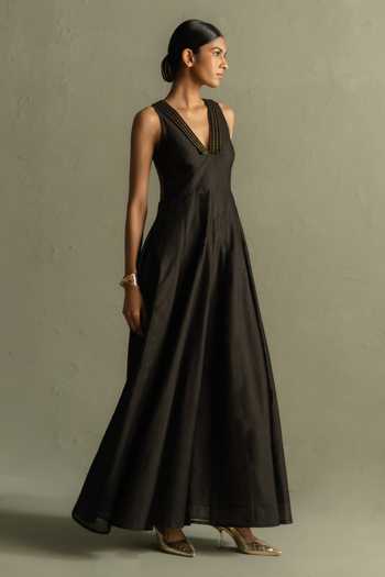 Buy_Charkhee_Black Chanderi, Tissue V-neck Collared Maxi Dress 