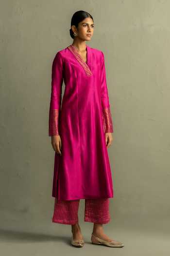 Buy Charkhee Pink Chanderi, Tissue, Cotton, Organza V-neck Ojas Fuschia Kurta Pant Set Online at Aza Fashions Buy_Charkhee_Pink Chanderi, Tissue, Cotton, Organza V-neck Ojas Fuschia Kurta Pant Set _Online_at_Aza_Fashions