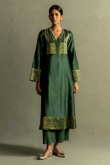 Shop_Charkhee_Green Chanderi, Tissue, Cotton V-neck, Yes Embroidered Kurta Set _Online_at_Aza_Fashions