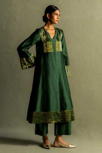 Buy_Charkhee_Green Chanderi, Tissue, Cotton V-neck, Yes Embroidered Kurta Set 