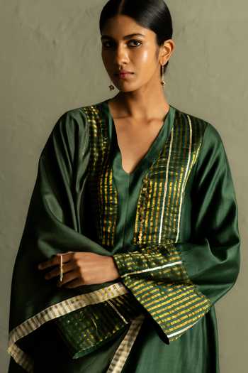 Shop_Charkhee_Green Chanderi, Tissue, Cotton V-neck, Yes Embroidered Kurta Set 