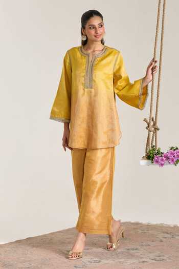 Nero India Yellow Tissue, Kota Doria Round Neck Embroidered Kurta And Pant Set Online at Aza Fashions Nero India_Yellow Tissue, Kota Doria Round Neck Embroidered Kurta And Pant Set _Online_at_Aza_Fashions
