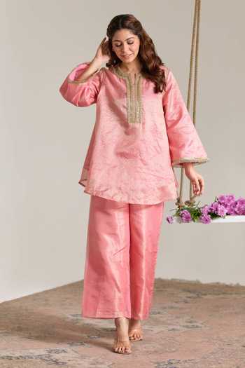 Nero India Placement Embroidered Kurta & Pant Set 