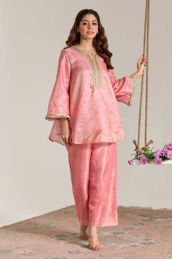 Nero India Pink Tissue, Kota Doria Round Neck, Yes Placement Embroidered Kurta And Pant Set Online at Aza Fashions Nero India_Pink Tissue, Kota Doria Round Neck, Yes Placement Embroidered Kurta And Pant Set _Online_at_Aza_Fashions