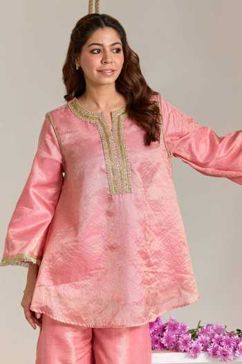 Nero India Pink Tissue, Kota Doria Round Neck, Yes Placement Embroidered Kurta And Pant Set at Aza Fashions Nero India_Pink Tissue, Kota Doria Round Neck, Yes Placement Embroidered Kurta And Pant Set _at_Aza_Fashions