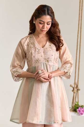 Buy Nero India Green Tissue, Kota Doria V-neck, Yes Yoke Embroidered Kurta With Pant Buy_Nero India_Green Tissue, Kota Doria V-neck, Yes Yoke Embroidered Kurta With Pant