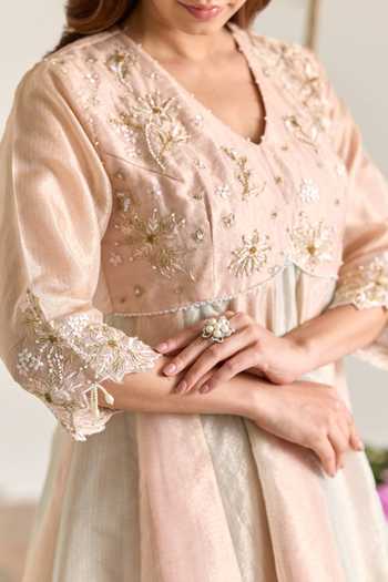 Shop Nero India Green Tissue, Kota Doria V-neck, Yes Yoke Embroidered Kurta With Pant Shop_Nero India_Green Tissue, Kota Doria V-neck, Yes Yoke Embroidered Kurta With Pant