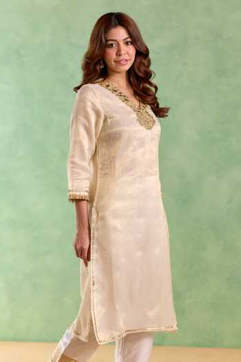 Buy Nero India Gold Chanderi V-neck, Yes Hand Embroidered Kurta And Pant Set Online at Aza Fashions Buy_Nero India_Gold Chanderi V-neck, Yes Hand Embroidered Kurta And Pant Set _Online_at_Aza_Fashions