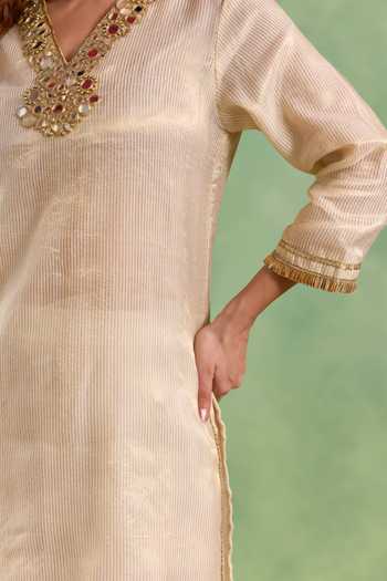 Buy Nero India Gold Chanderi V-neck, Yes Hand Embroidered Kurta And Pant Set Buy_Nero India_Gold Chanderi V-neck, Yes Hand Embroidered Kurta And Pant Set