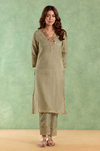 Buy Nero India Green Chanderi V-neck, Yes Hand Embroidered Kurta And Pant Set Online at Aza Fashions Buy_Nero India_Green Chanderi V-neck, Yes Hand Embroidered Kurta And Pant Set _Online_at_Aza_Fashions