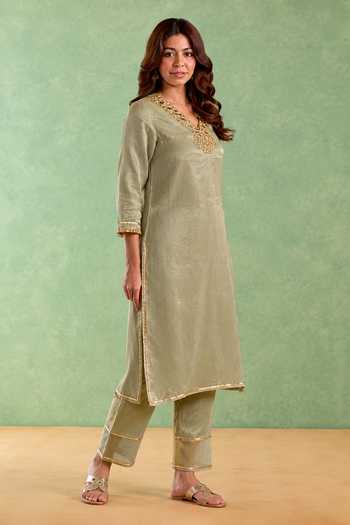 Shop Nero India Green Chanderi V-neck, Yes Hand Embroidered Kurta And Pant Set Online at Aza Fashions Shop_Nero India_Green Chanderi V-neck, Yes Hand Embroidered Kurta And Pant Set _Online_at_Aza_Fashions