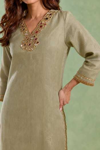 Nero India Green Chanderi V-neck, Yes Hand Embroidered Kurta And Pant Set at Aza Fashions Nero India_Green Chanderi V-neck, Yes Hand Embroidered Kurta And Pant Set _at_Aza_Fashions