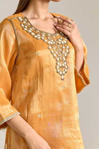 Nero India Orange Tissue Scoop Neck, Yes Hand Embroidered Straight Kurta And Pant Set at Aza Fashions Nero India_Orange Tissue Scoop Neck, Yes Hand Embroidered Straight Kurta And Pant Set _at_Aza_Fashions