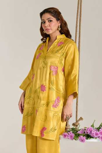 Buy Nero India Yellow Tissue V-neck Floral Applique Work Kurta And Pant Set Online at Aza Fashions Buy_Nero India_Yellow Tissue V-neck Floral Applique Work Kurta And Pant Set _Online_at_Aza_Fashions