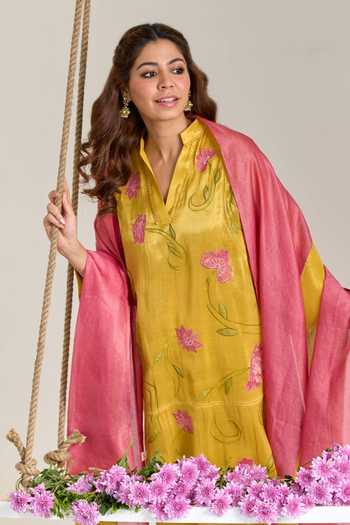 Nero India Yellow Tissue V-neck Floral Applique Work Kurta And Pant Set at Aza Fashions Nero India_Yellow Tissue V-neck Floral Applique Work Kurta And Pant Set _at_Aza_Fashions