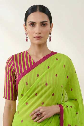 Buy Thee Modern Roots Green Organza Paisley Motif Saree With Running Blouse Online at Aza Fashions Buy_Thee Modern Roots_Green Organza Paisley Motif Saree With Running Blouse _Online_at_Aza_Fashions