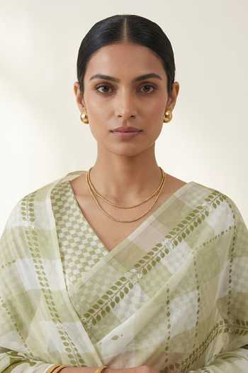 Thee Modern Roots Olive Green Organza Checkered Print Saree With Running Blouse Online at Aza Fashions Thee Modern Roots_Olive Green Organza Checkered Print Saree With Running Blouse _Online_at_Aza_Fashions