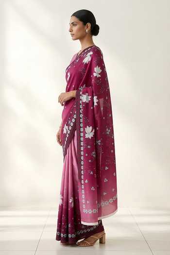 Thee Modern Roots Magenta Crepe Floral Print Saree And Running Blouse Set Online at Aza Fashions Thee Modern Roots_Magenta Crepe Floral Print Saree And Running Blouse Set _Online_at_Aza_Fashions