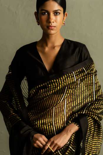 Buy_Charkhee_Black Tissue, Chanderi V-neck Stripe Woven Saree With Blouse 