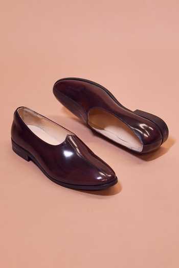 Dmodot Brown Burgundy Leather Mojri Shoes Online at Aza Fashions Dmodot_Brown Burgundy Leather Mojri Shoes _Online_at_Aza_Fashions