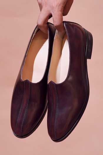 Buy Dmodot Brown Burgundy Leather Mojri Shoes Online at Aza Fashions Buy_Dmodot_Brown Burgundy Leather Mojri Shoes _Online_at_Aza_Fashions