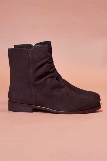 Dmodot Brown Sprazzo Verdo Suede Boots Online at Aza Fashions Dmodot_Brown Sprazzo Verdo Suede Boots _Online_at_Aza_Fashions