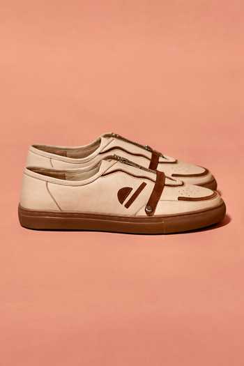 Dmodot Cream Scarpo Mocha Leather Sneakers Online at Aza Fashions Dmodot_Cream Scarpo Mocha Leather Sneakers _Online_at_Aza_Fashions