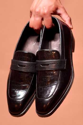 Buy Dmodot Black Motivo Croco Loafers Online at Aza Fashions Buy_Dmodot_Black Motivo Croco Loafers _Online_at_Aza_Fashions