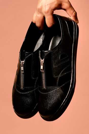 Buy Dmodot Black Scarpo Zippo Lustro Leather Sneakers Online at Aza Fashions Buy_Dmodot_Black Scarpo Zippo Lustro Leather Sneakers _Online_at_Aza_Fashions