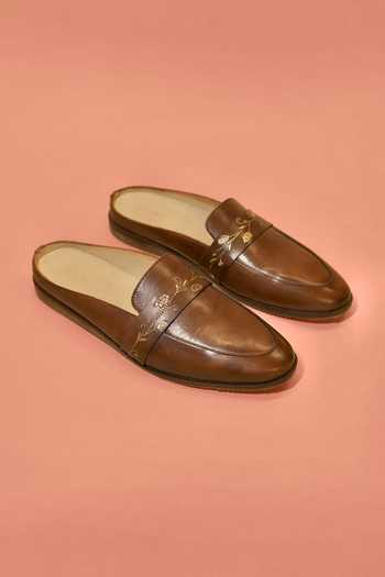 Dmodot_Brown Hoffler Ricamo Bruciato Bruno Mules _Online_at_Aza_Fashions