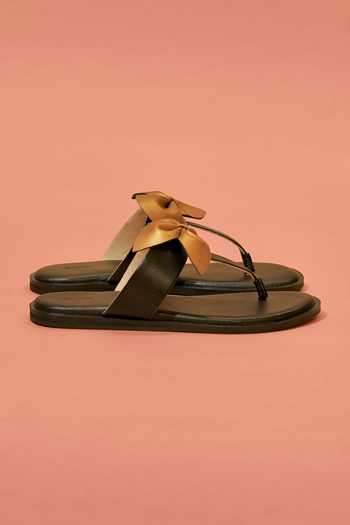 Buy_Dmodot_Black Pelle Bella Nodo Flats _Online_at_Aza_Fashions