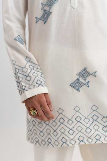 Wabi Sabi By Anshum-Ritesh_Ivory Chanderi Geo Ocean Hand Embroidered Kurta Set _at_Aza_Fashions