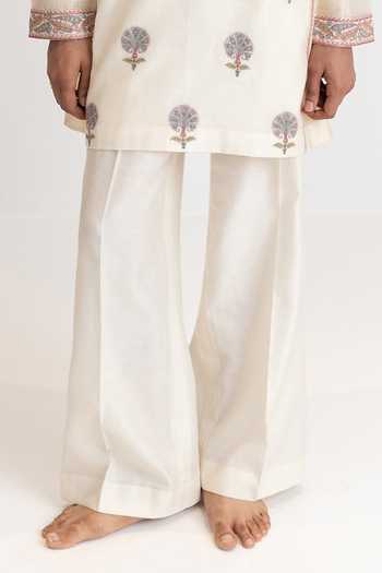 Wabi Sabi By Anshum-Ritesh_Ivory Chanderi Resham Embroidered Kurta Set _Online_at_Aza_Fashions