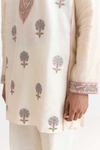 Shop_Wabi Sabi By Anshum-Ritesh_Ivory Chanderi Resham Embroidered Kurta Set _Online_at_Aza_Fashions