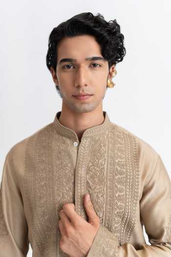 Wabi Sabi By Anshum-Ritesh_Beige Chanderi Floral Frame Dori Embroidered Kurta And Pant Set _at_Aza_Fashions