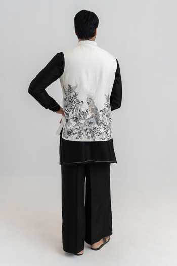 Wabi Sabi By Anshum-Ritesh Monochrome Paradise Hand Painted Bundi Set 