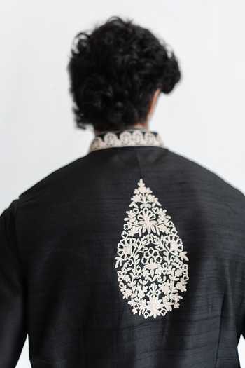 Buy_Wabi Sabi By Anshum-Ritesh_Black Raw Silk Embroidery Varkala Vine Dori Bundi Set 