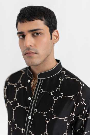 Wabi Sabi By Anshum-Ritesh_Black Chanderi Knotted Lattice Hand Embroidered Kurta Set _at_Aza_Fashions