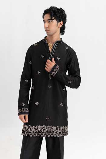 Buy Wabi Sabi By Anshum-Ritesh Black Chanderi Pepper Vine Hand Embroidered Kurta Set Online at Aza Fashions Buy_Wabi Sabi By Anshum-Ritesh_Black Chanderi Pepper Vine Hand Embroidered Kurta Set _Online_at_Aza_Fashions